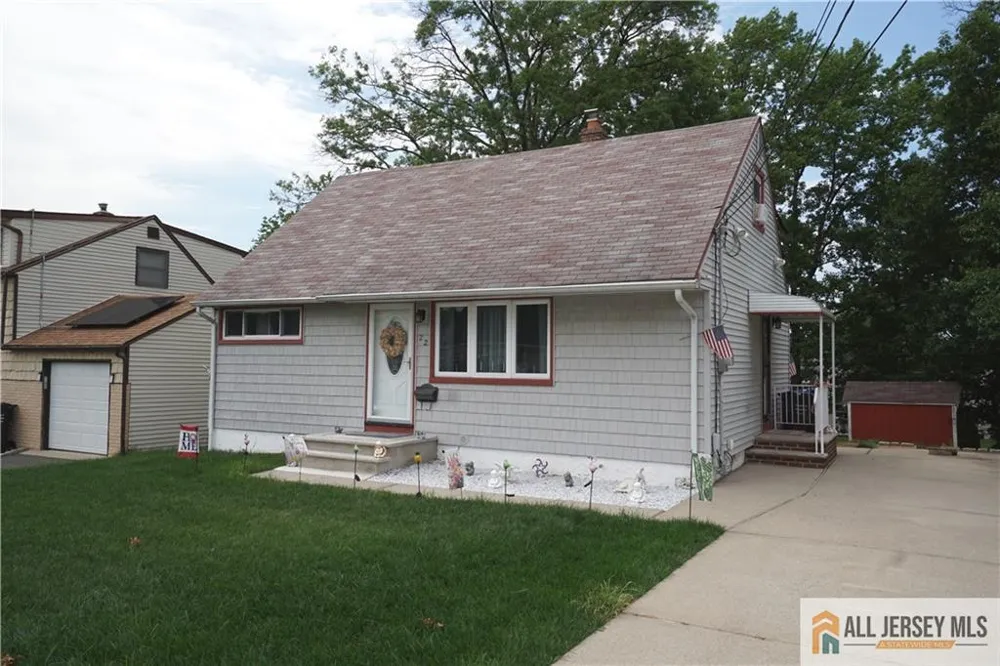 22 Lowell Street Iselin, NJ 08830
