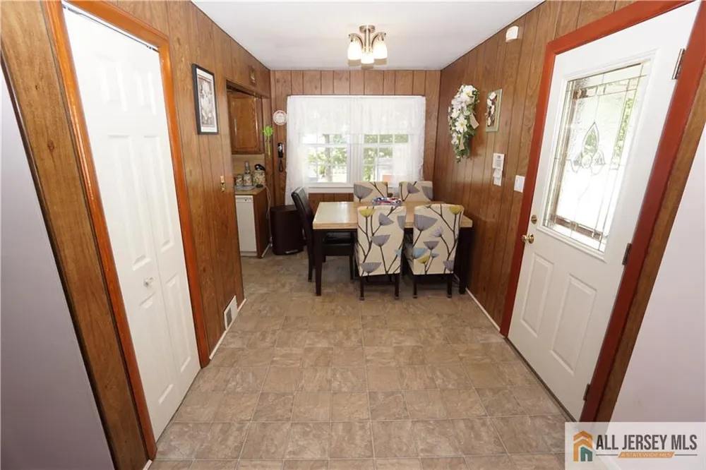 22 Lowell Street Iselin, NJ 08830