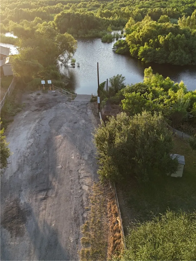 Laurie Ln Mathis, TX 78368