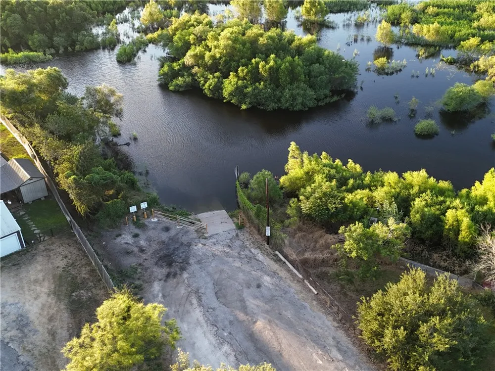 Laurie Ln Mathis, TX 78368