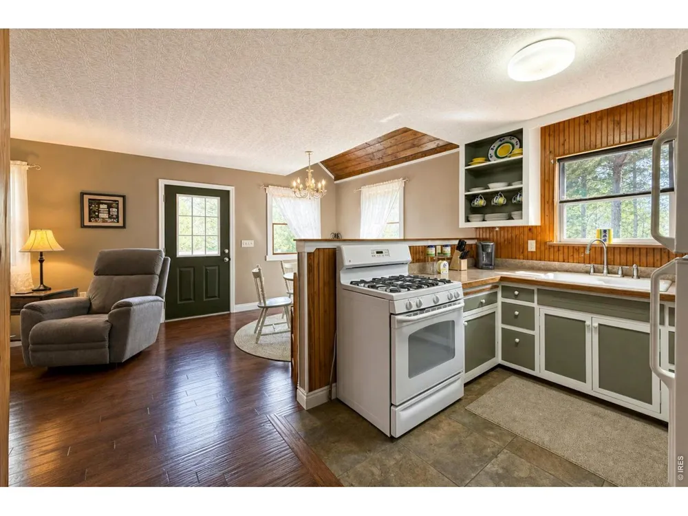 745 Hickory Drive Lyons, CO 80540