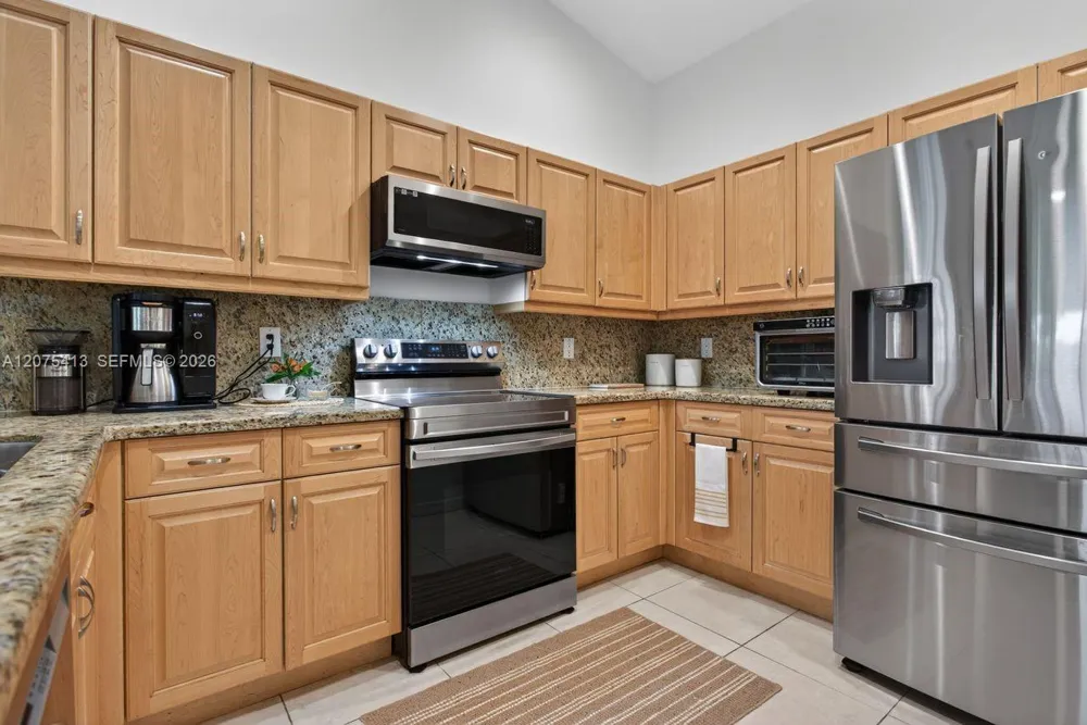 370 Carrington Dr Weston, FL 33326