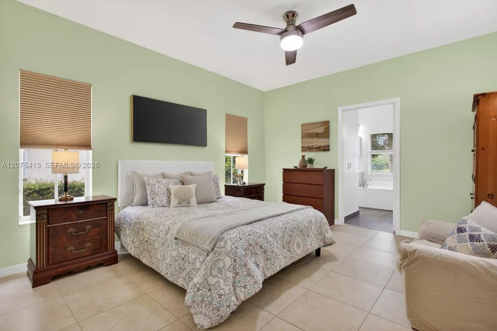 370 Carrington Dr Weston, FL 33326