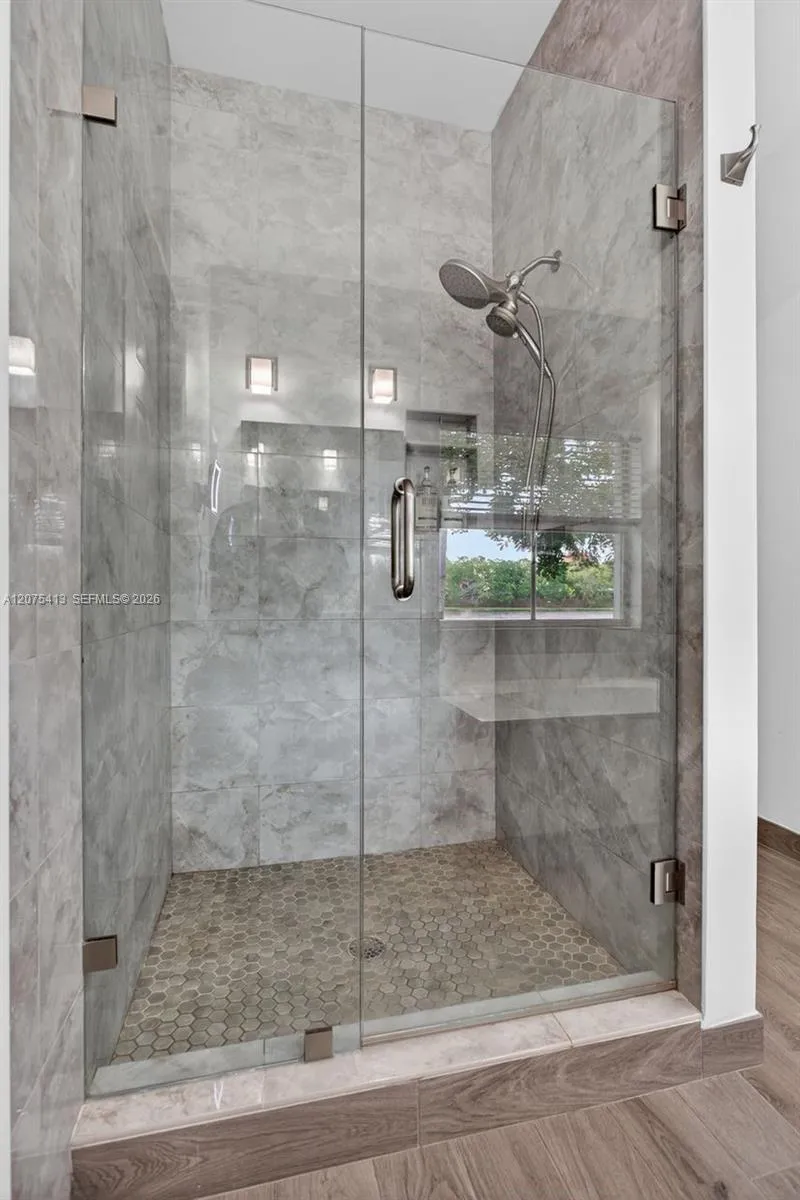 370 Carrington Dr Weston, FL 33326