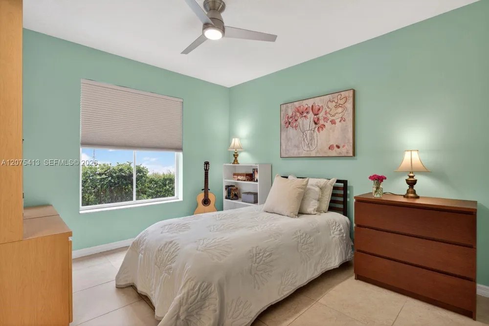 370 Carrington Dr Weston, FL 33326