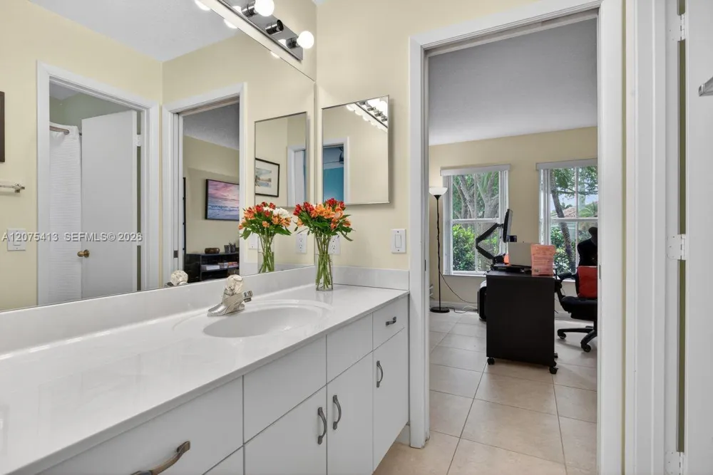 370 Carrington Dr Weston, FL 33326