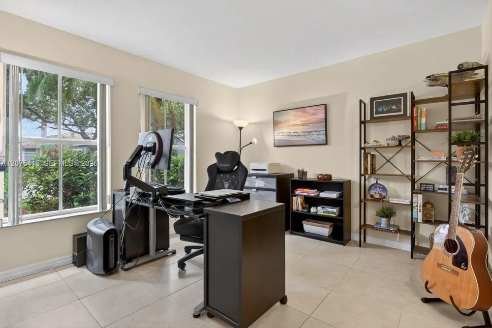 370 Carrington Dr Weston, FL 33326