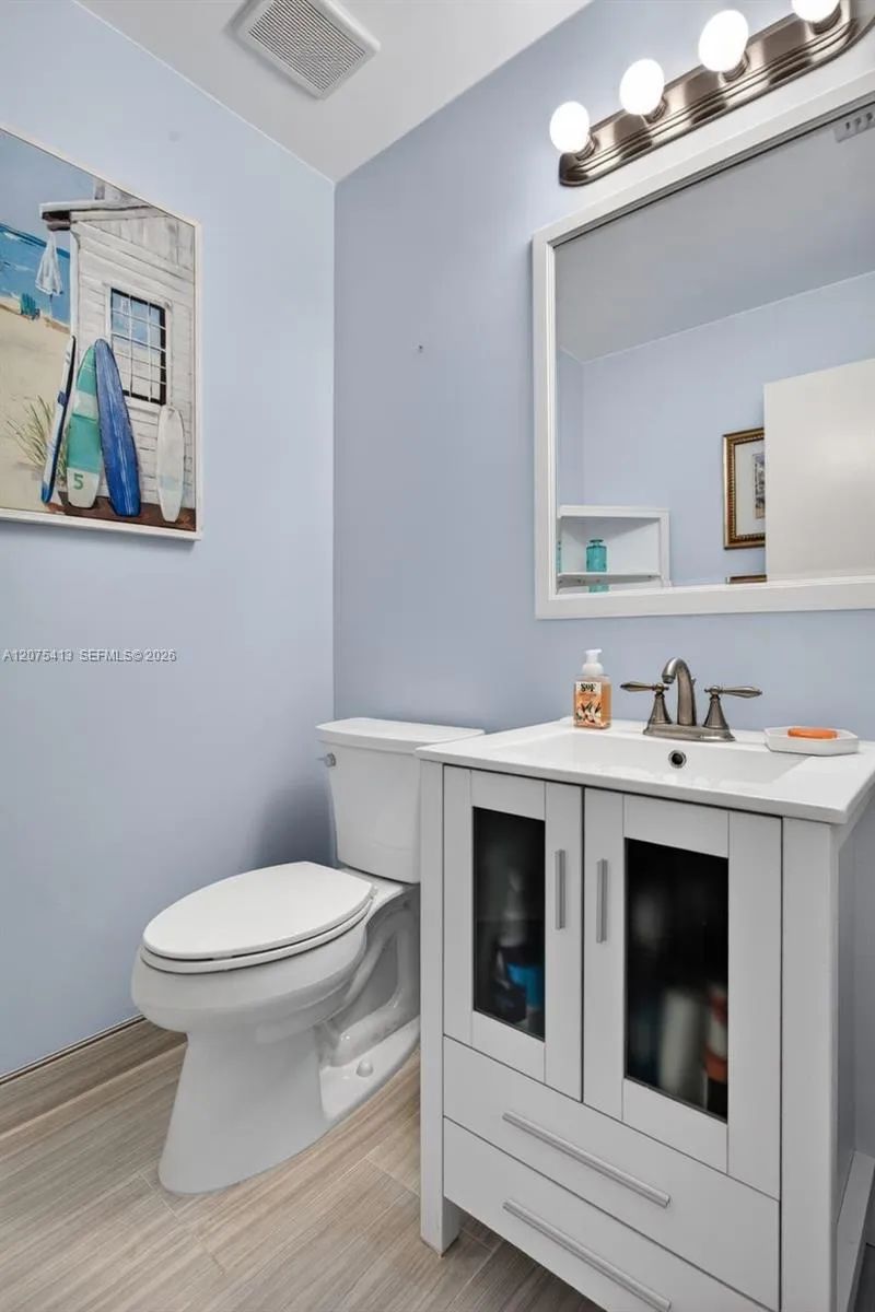 370 Carrington Dr Weston, FL 33326