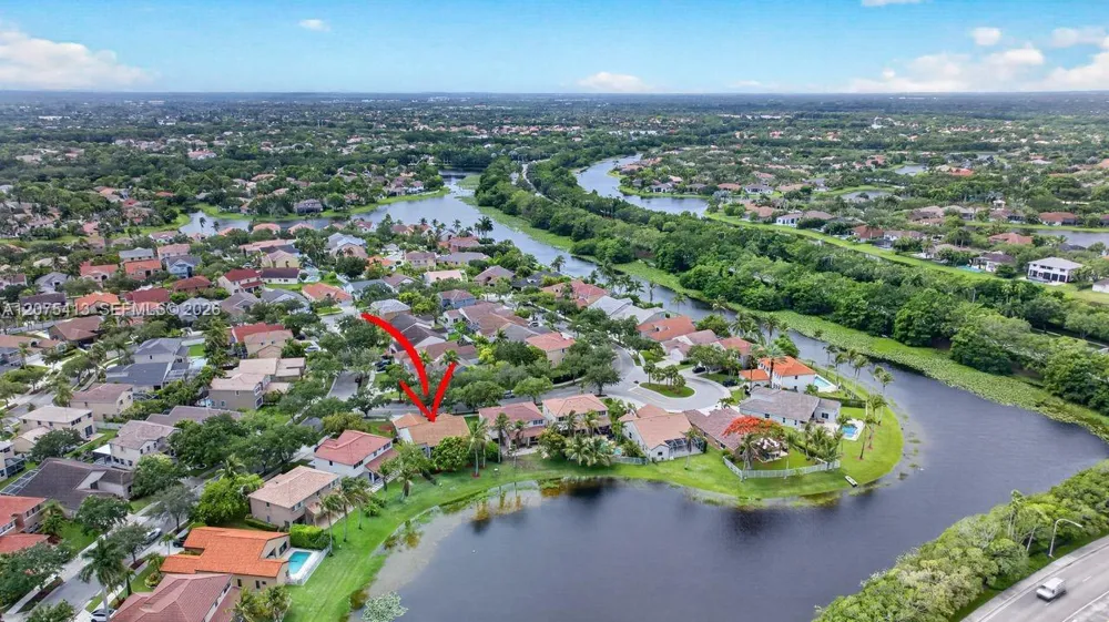 370 Carrington Dr Weston, FL 33326