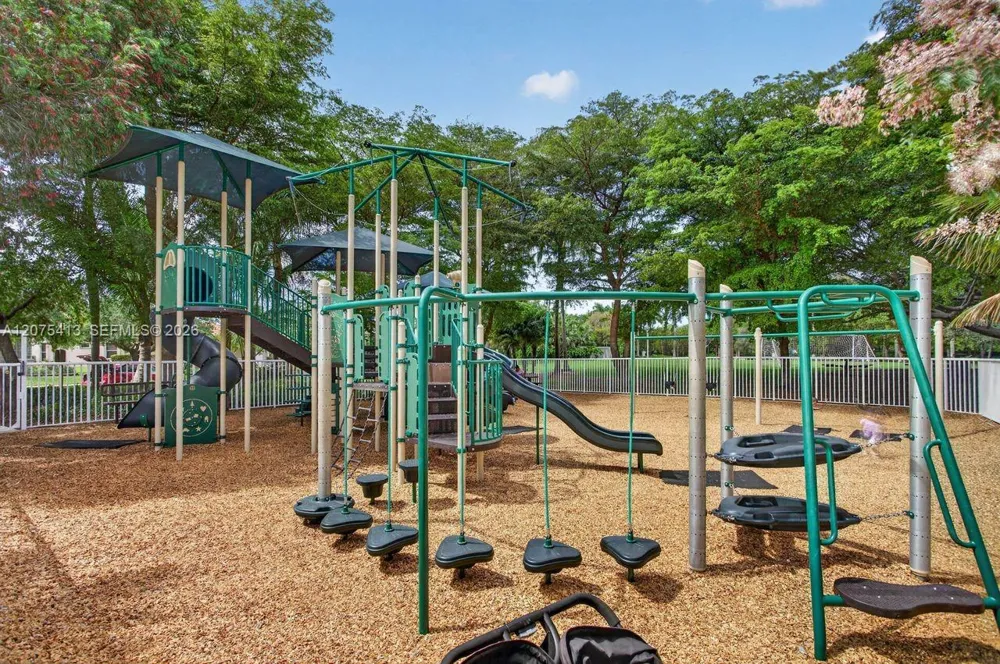 370 Carrington Dr Weston, FL 33326