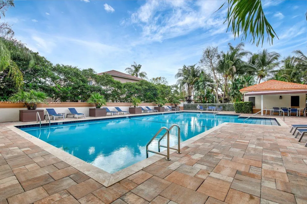 370 Carrington Dr Weston, FL 33326