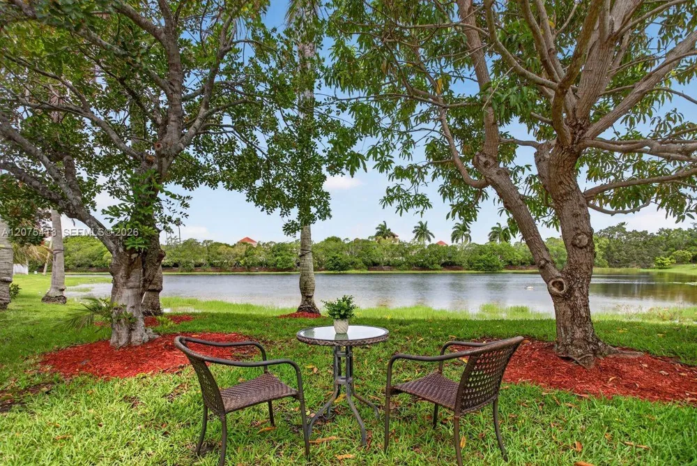 370 Carrington Dr Weston, FL 33326