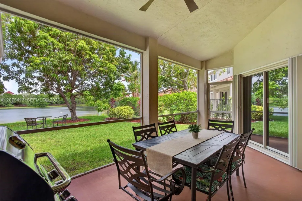 370 Carrington Dr Weston, FL 33326