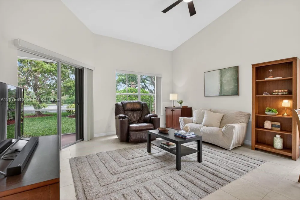 370 Carrington Dr Weston, FL 33326
