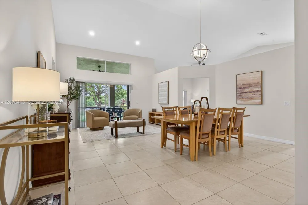 370 Carrington Dr Weston, FL 33326