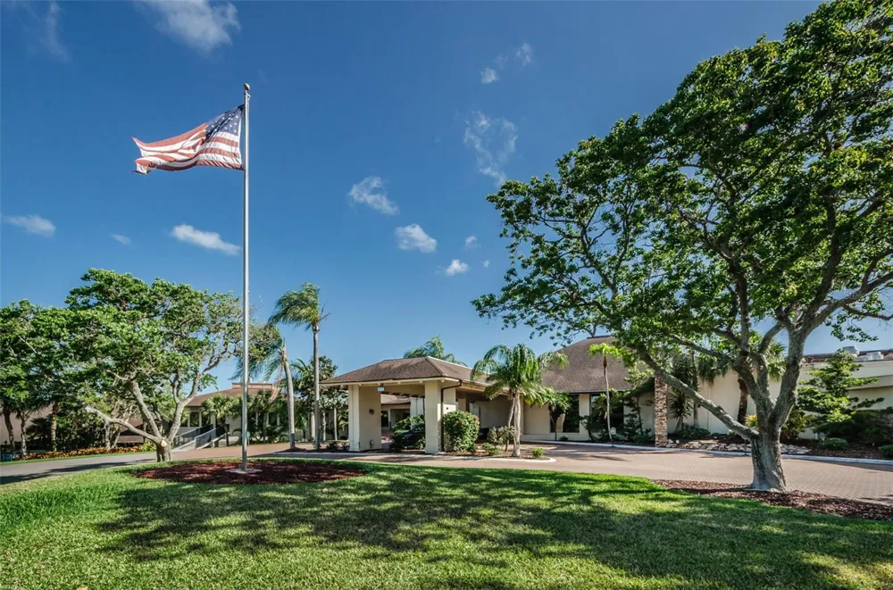 3276 FOX HILL DRIVE Clearwater, FL 33761