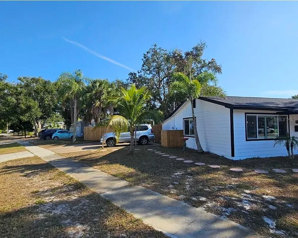 2735 BOCA CIEGA DRIVE St Petersburg, FL 33710