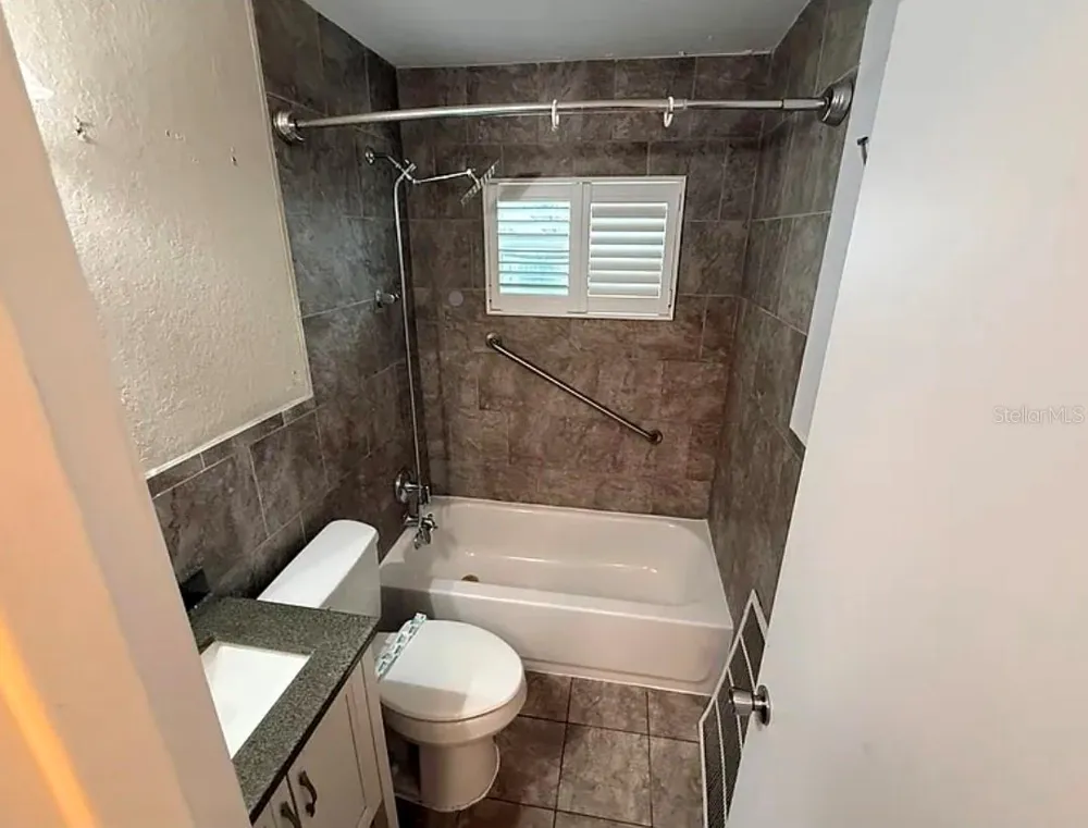 2735 BOCA CIEGA DRIVE St Petersburg, FL 33710