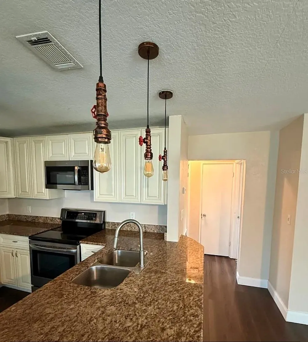 2735 BOCA CIEGA DRIVE St Petersburg, FL 33710