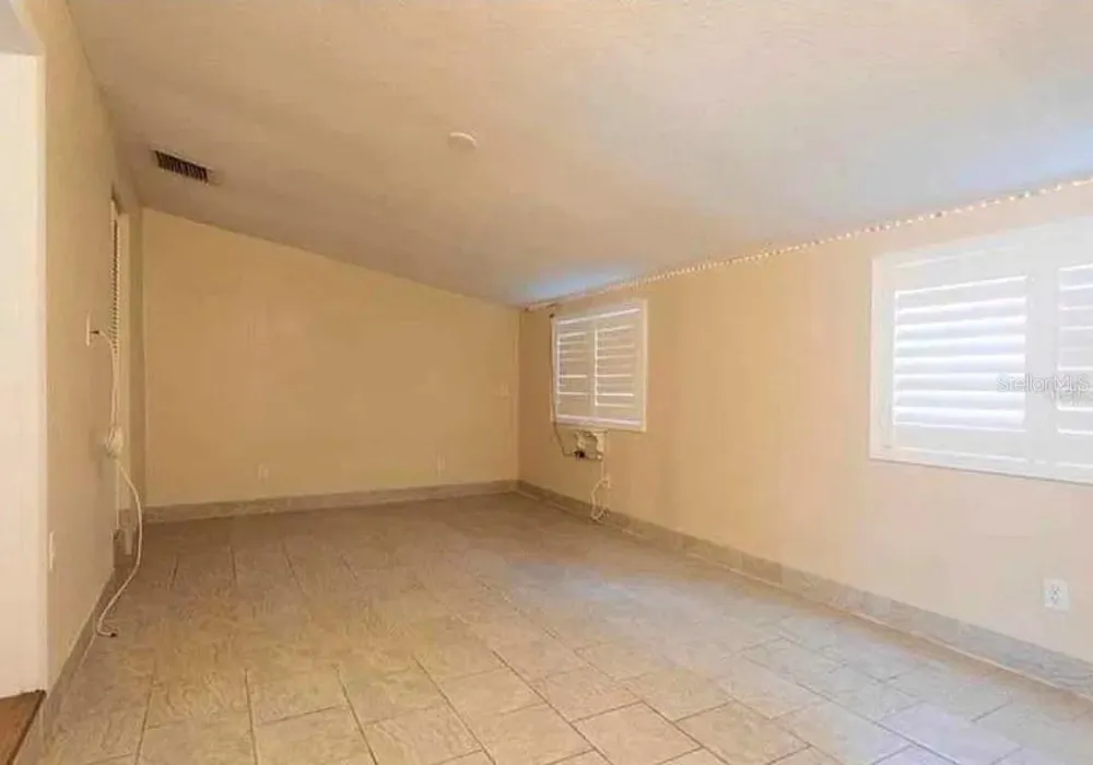2735 BOCA CIEGA DRIVE St Petersburg, FL 33710