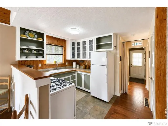 745 Hickory Drive Lyons, CO 80540