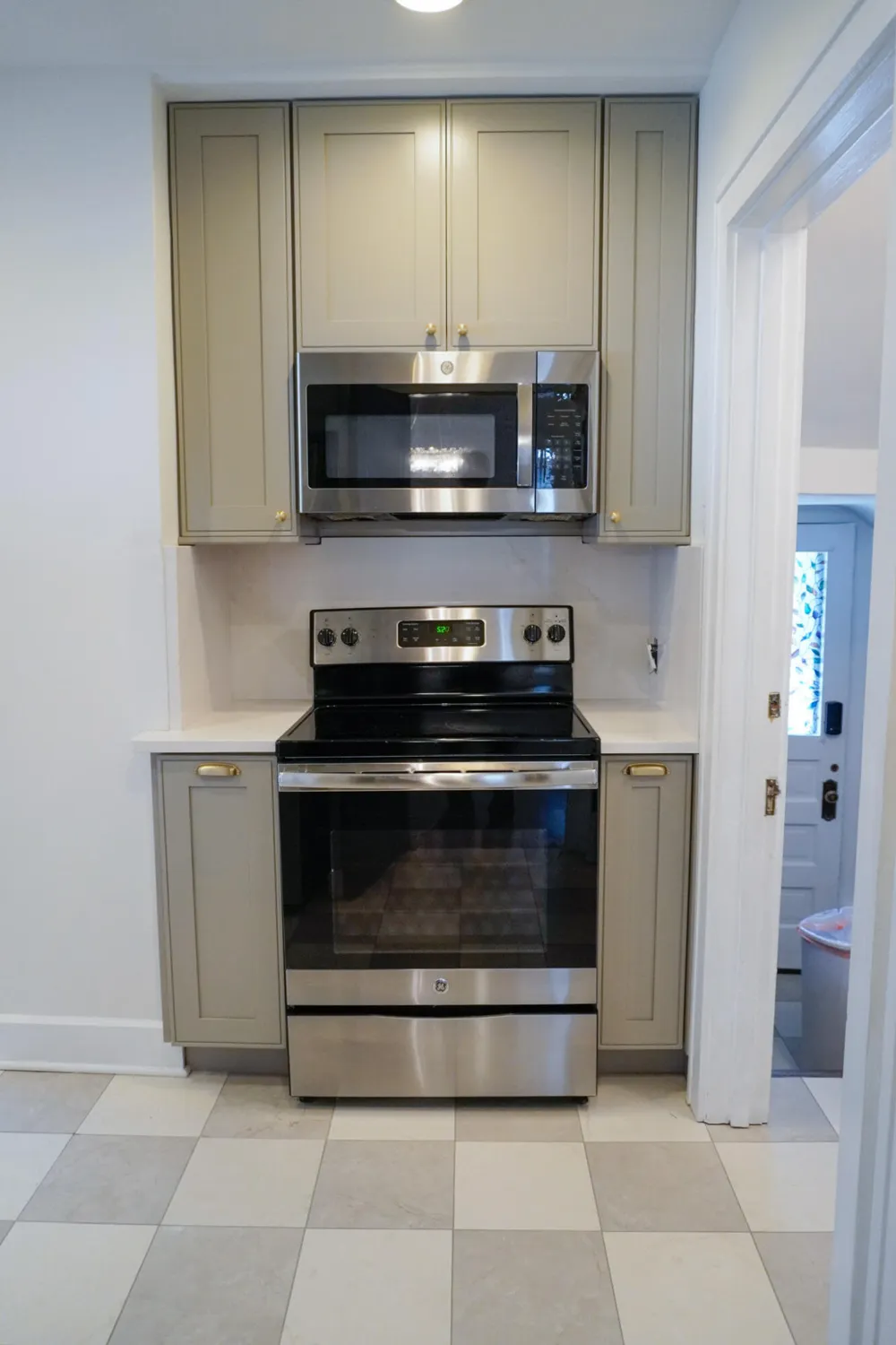 940 Lakeside Drive SE East Grand Rapids, MI 49506
