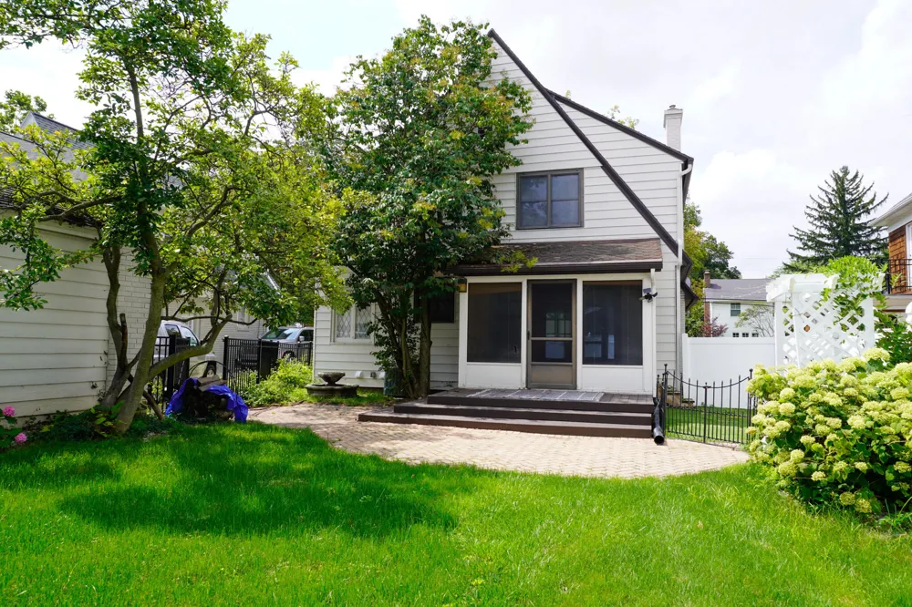 940 Lakeside Drive SE East Grand Rapids, MI 49506