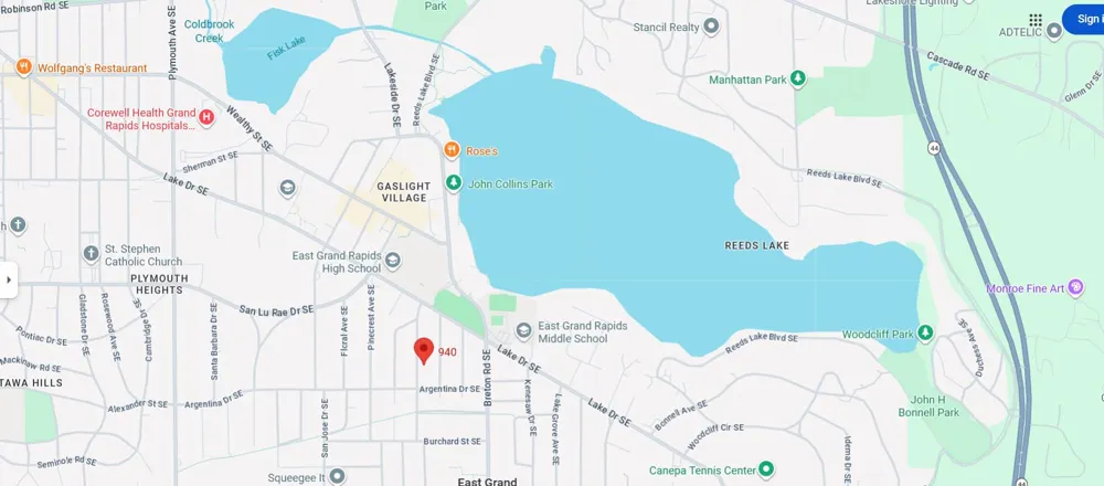 940 Lakeside Drive SE East Grand Rapids, MI 49506
