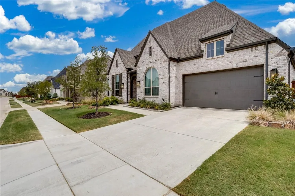 4112 Buffalo Clover Drive Aubrey, TX 76227