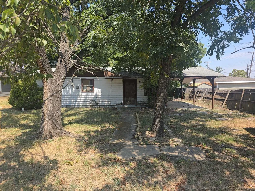 307 E Weaver Avenue Alvarado, TX 76009