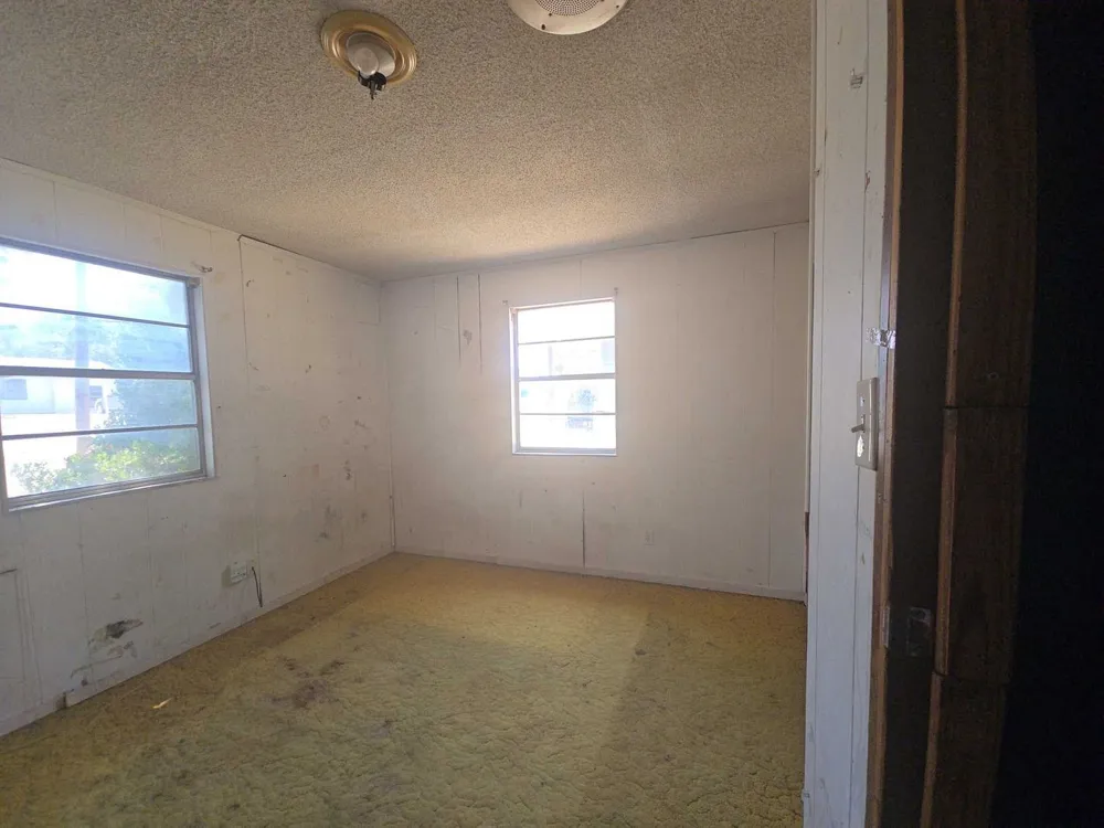 307 E Weaver Avenue Alvarado, TX 76009