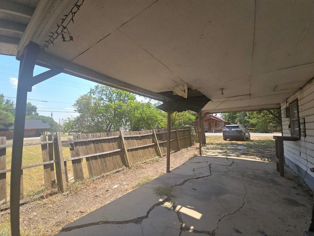 307 E Weaver Avenue Alvarado, TX 76009