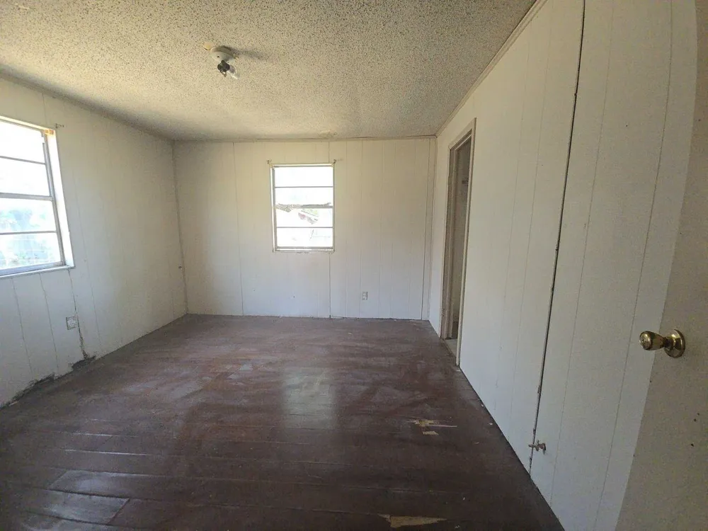 307 E Weaver Avenue Alvarado, TX 76009