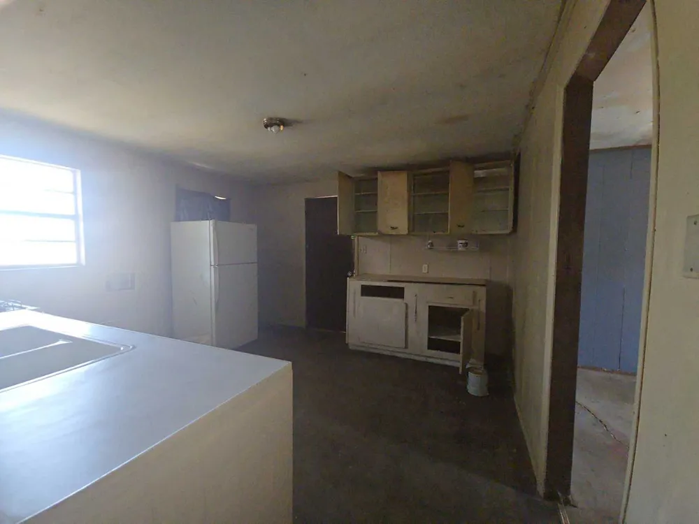 307 E Weaver Avenue Alvarado, TX 76009