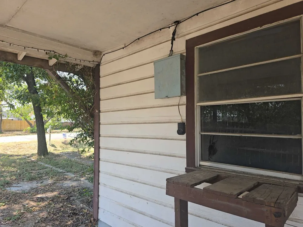 307 E Weaver Avenue Alvarado, TX 76009