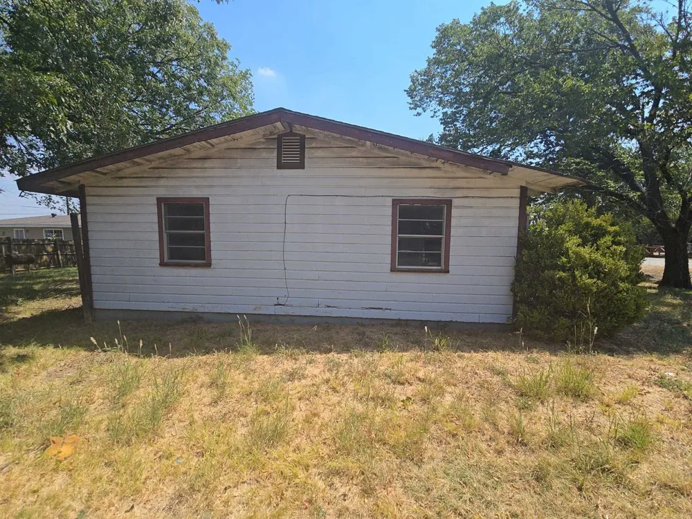 307 E Weaver Avenue Alvarado, TX 76009