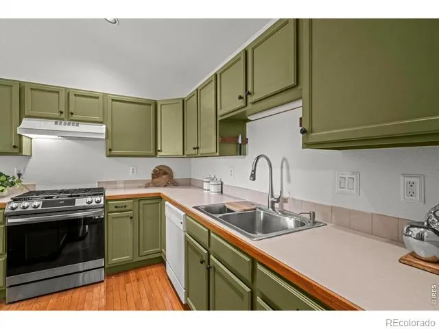 517 Ridgeview Drive Louisville, CO 80027