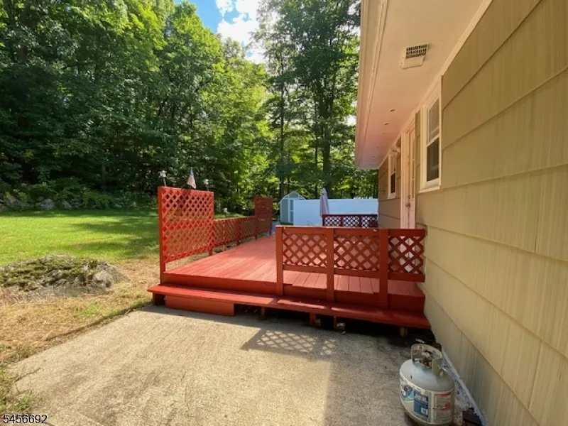 22 Old Creamery Rd Andover, NJ 07860