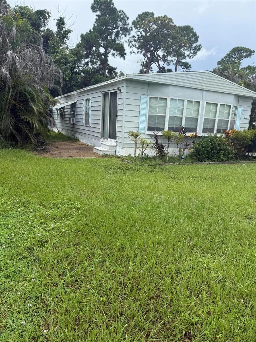 11 SE La Mesa Port St. Lucie, FL 34952