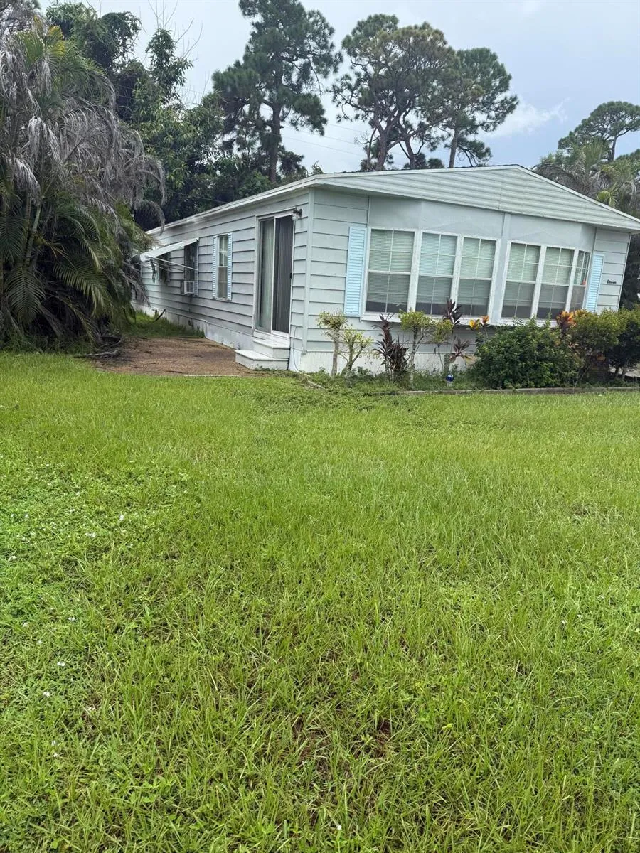11 SE La Mesa Port St. Lucie, FL 34952