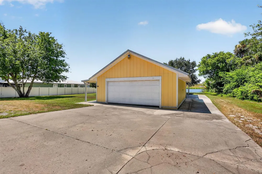 6532 US-441 Okeechobee, FL 34974