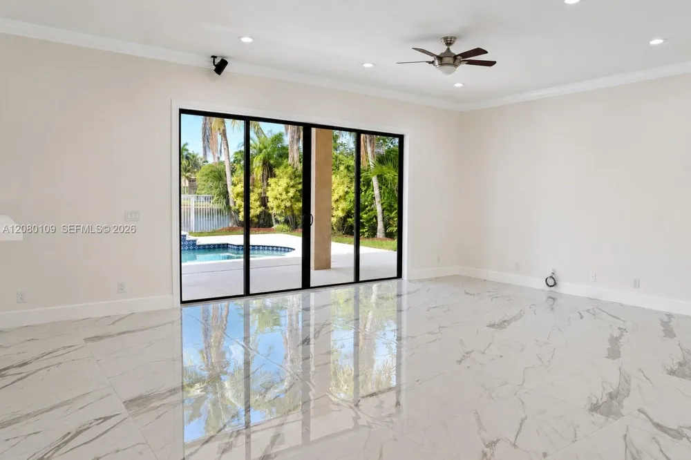 1672 Victoria Pointe Cir Weston, FL 33327