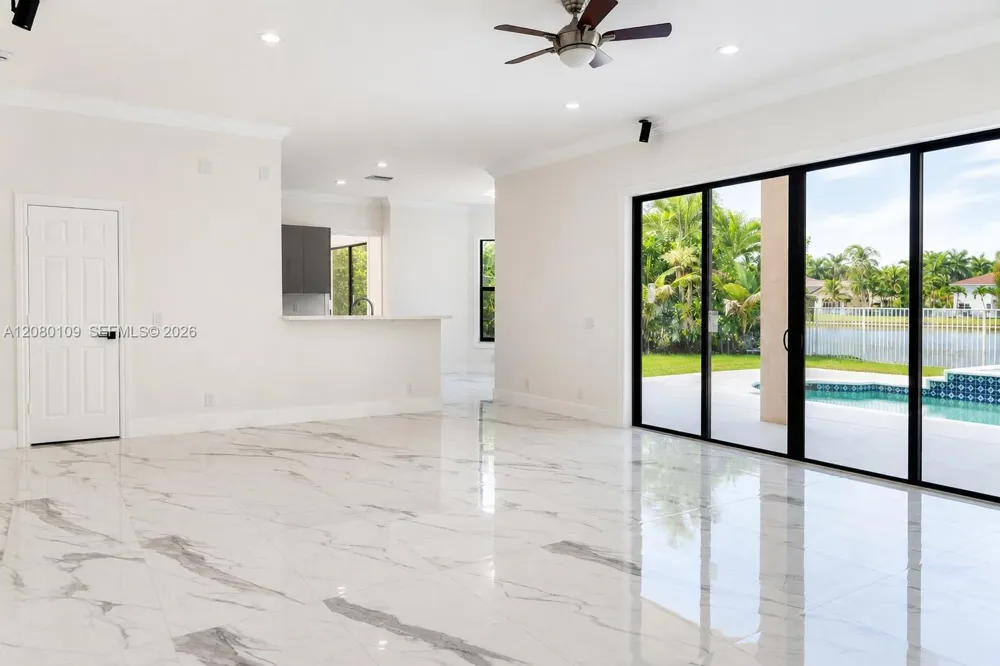 1672 Victoria Pointe Cir Weston, FL 33327