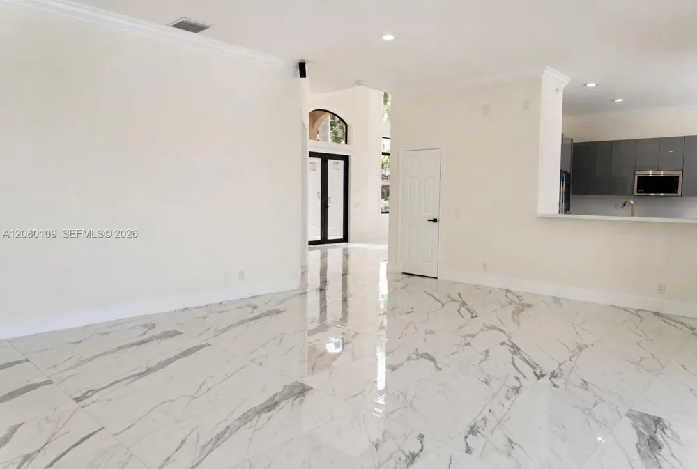 1672 Victoria Pointe Cir Weston, FL 33327