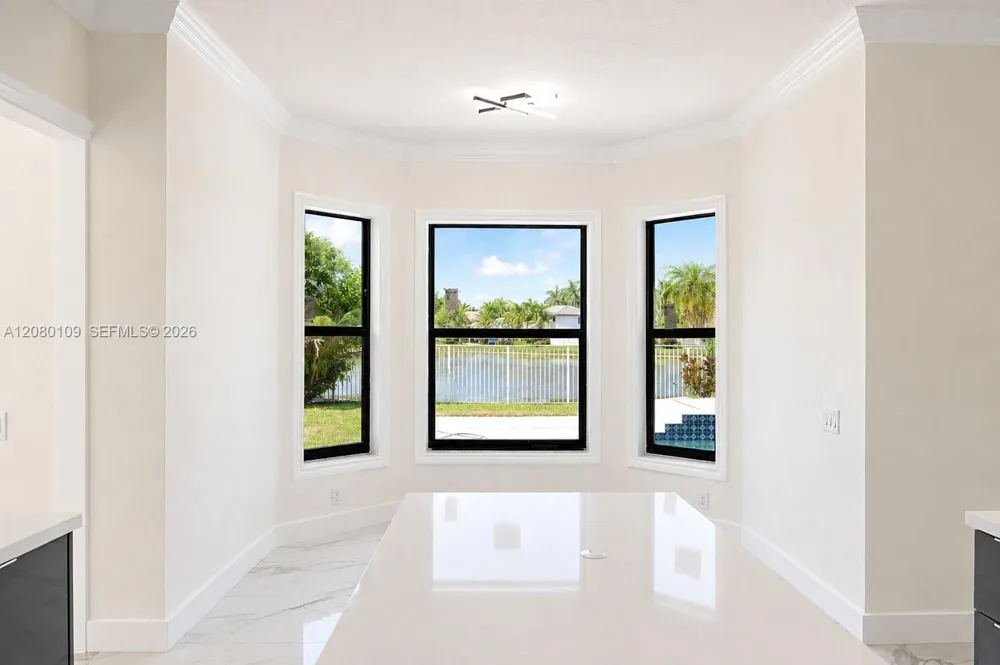 1672 Victoria Pointe Cir Weston, FL 33327