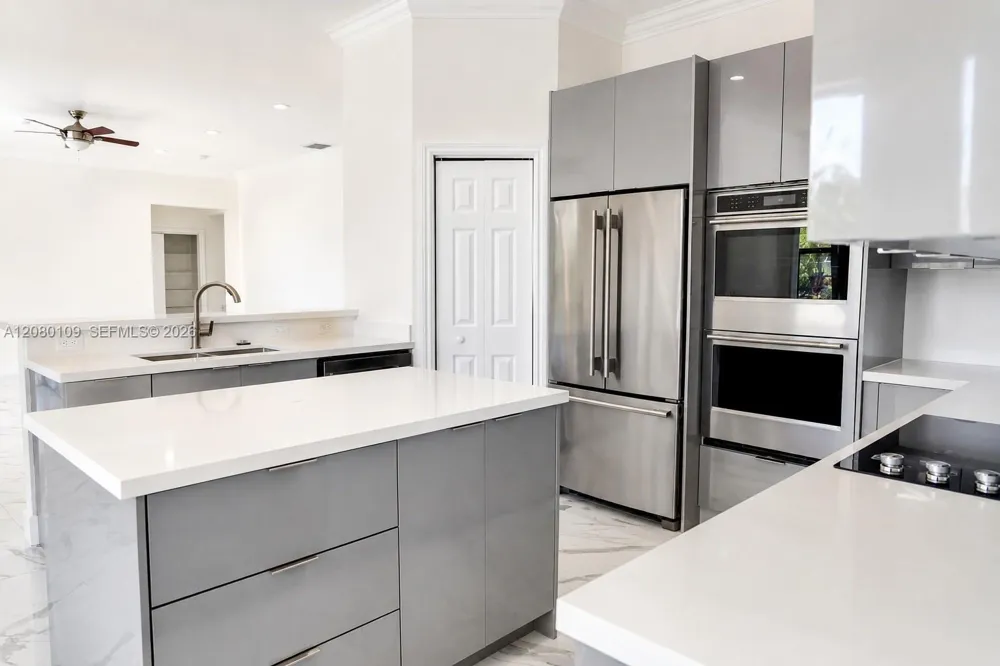 1672 Victoria Pointe Cir Weston, FL 33327