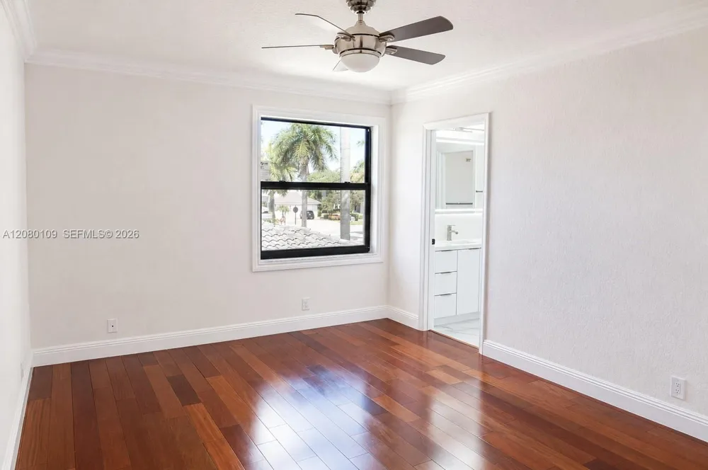 1672 Victoria Pointe Cir Weston, FL 33327
