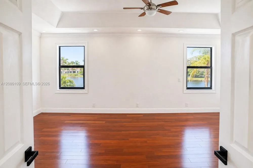 1672 Victoria Pointe Cir Weston, FL 33327