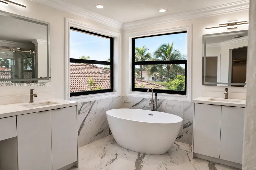 1672 Victoria Pointe Cir Weston, FL 33327