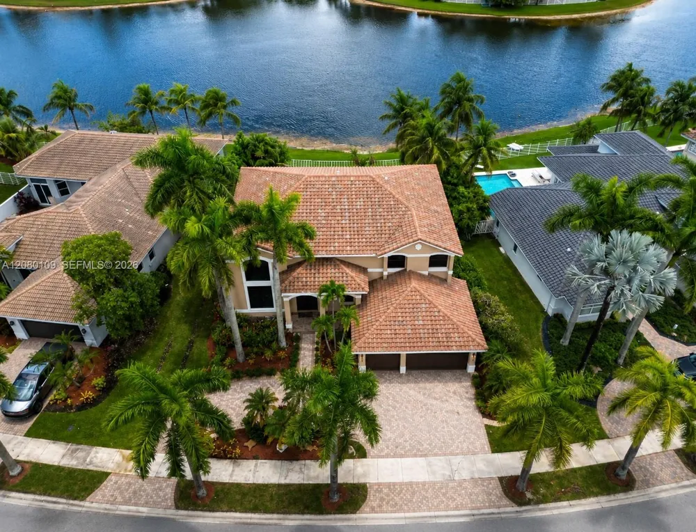 1672 Victoria Pointe Cir Weston, FL 33327
